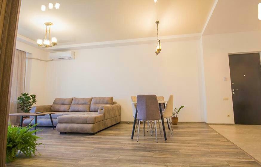 Tikas Home Апартаменты 第比利斯 外观 照片